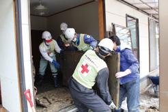 30 Red Cross volunteers assisted the clean-up of tsunami-stricken homes Helping