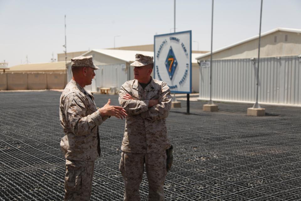 Sgt. Maj. Bryan B. Battaglia, Senior Enlisted Advisor to the Chairman of the Joint Chiefs, speaks with Sgt. Maj. Paul A.