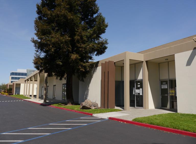 2900-3074 Scott Boulevard, Santa Clara, California Available Now R&D/LIGHT INDUSTRIAL AVAILABILITIES RENT ADDRESS RSF % OFFICE DOOR POWER (AMPS) LAYOUT $155 GR 2934 1,410 100% N 200 2 Private s,