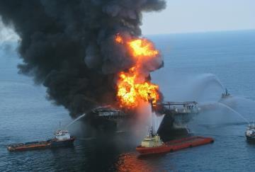 Slide 15 Less Risk Tolerance in the Arctic 10 Largest Oil Spills Castillo de