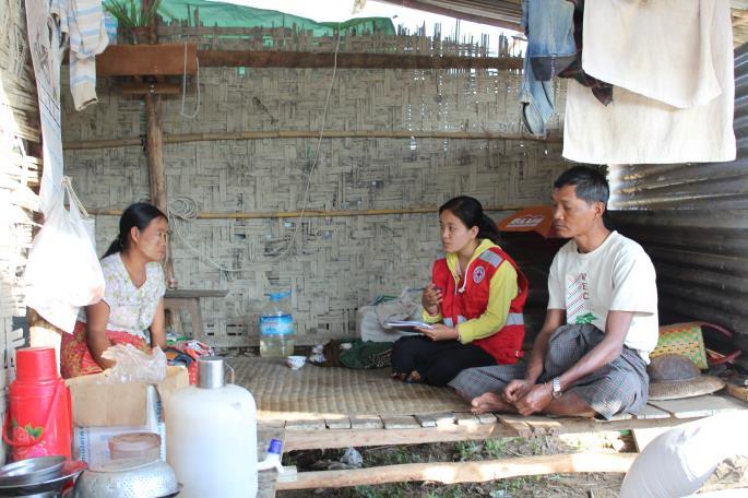 Feedback method Community meetings 57% Phone hotline 43% An elderly man is assisted by MRCS staff after receiving his cash in Changcun in Chin State.