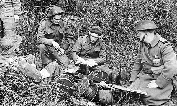 Grebstad: Fire Plan GREBSTAD 9 Command post, 3rd Field Regiment, RCA during a training exercise, Shoreham-by-Sea, England, 27 March 1942. [Library and Archives Canada, 3560095] the target.