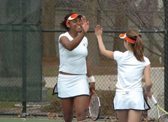 The highlight of the fall, however, came from the racquet of Fudge, who battled through the qualifying bracket and finished 7-1 at the 2007 ITA Midwest Regionals, with her tremendous run ending in