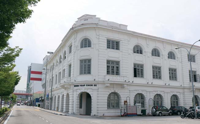 special report S16 PENANG SPECIAL REPORT THEEDGE MALAYSIA NOVEMBER 28, 2016 Preserving the charms of pre-war heritage buildings BY ETHEL KHOO At the time of the establishment of the Straits