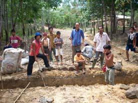Communities in Nias repairing earthquake damaged village roads In badly affected postdisaster areas which had large numbers of quake victims, the Program allocated up to four times the usual amount