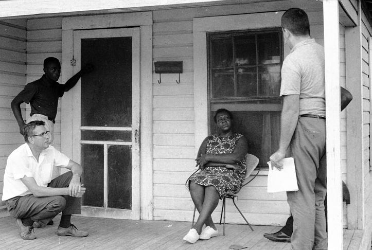 60 SOUTHERN QUARTERLY Three Freedom Summer volunteers explaining voter registration procedures to a resident of Hattiesburg, Mississippi, during the summer of 1964.