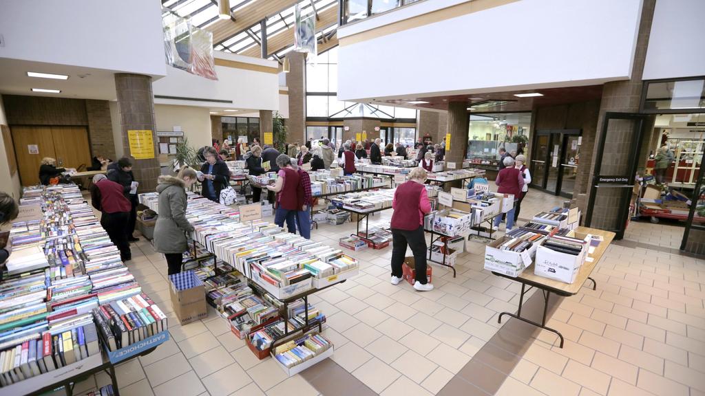 Lady MARCH 21 Washer Necklaces MARCH 26 Grand River Avenue MARCH 30 - LIBRARY CLOSED APRIL 1 Thank you for another successful book sale!