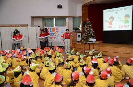 The completion of this second hall is scheduled for August 2012. In Fukushima, a hall has been completed for the children from three schools in Kawamata in which children from Iidate are evacuated.