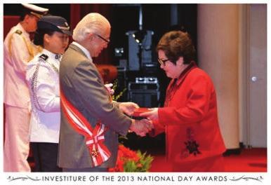 NEWS & ANNOUNCEMENT Pg 3 CEO RECEIVES NATIONAL DAY AWARD 2013 Mrs Nellie Tang, the CEO of Parkway College, received the prestigious Pingat Bakti Masyarakat (Public Service Medal) from the President