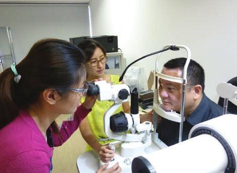 Pg 4 NEW DIPLOMA IN OPTOMETRY (PART-TIME) By Simon Lam, Senior Manager, Parkway College In October 2013, the College commenced its first intake of students for the Diploma in Optometry (Part-time)