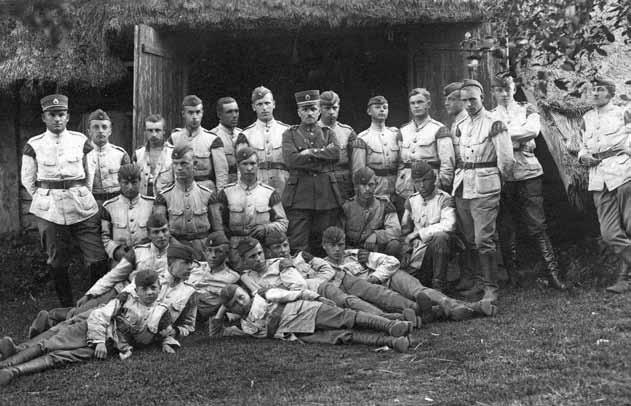 Lietuvos Respublikos kariuomenė 1918 1940 m. Pulko muzikantų komanda. 1926 m. (VDKM) Balandžio 24 d. pulką paliko mjr. Julius Stankaitis.