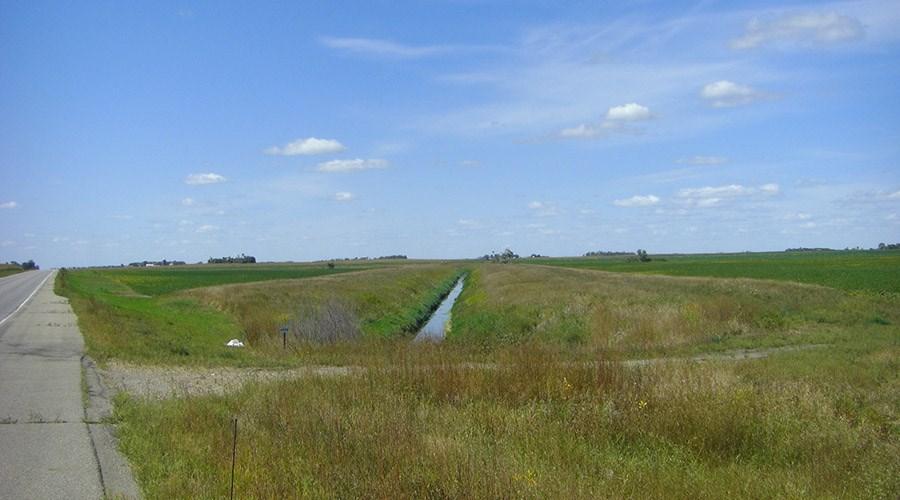 The width of the vegetated strip or buffer strip depends on the classification of the water: Public ditches need 16.