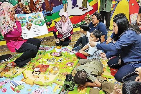 AUTISM FRIENDLY LIBRARY AT LAMBAK KANAN LIBRARY Members of the EDGE Centre of SMARTER Brunei visited the Lambak Kanan Library on 8 August 2017 as part of their efforts to assimilate into the