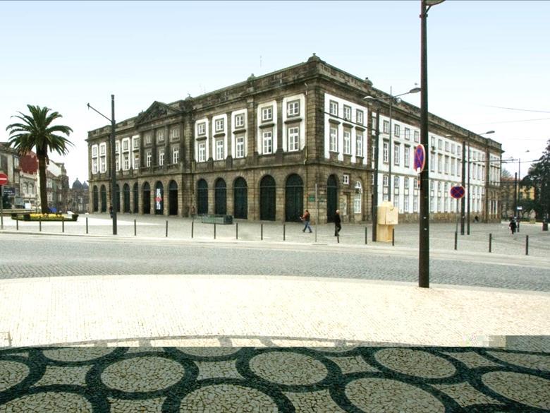 With origins dating back to the eighteenth century, the University of Porto is