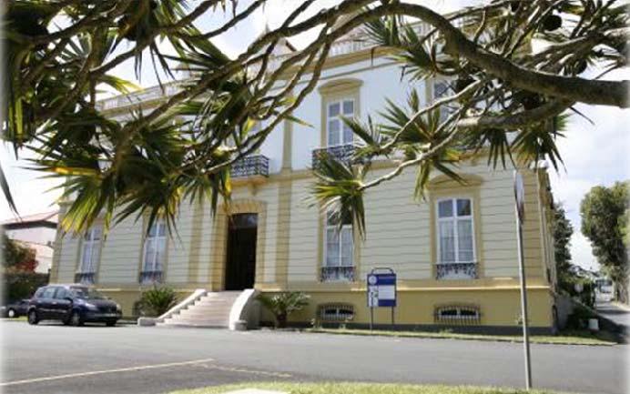 The University at a Glance The University of the Azores is a public institution of higher education dependent on the Portuguese Ministry of Science and Education.