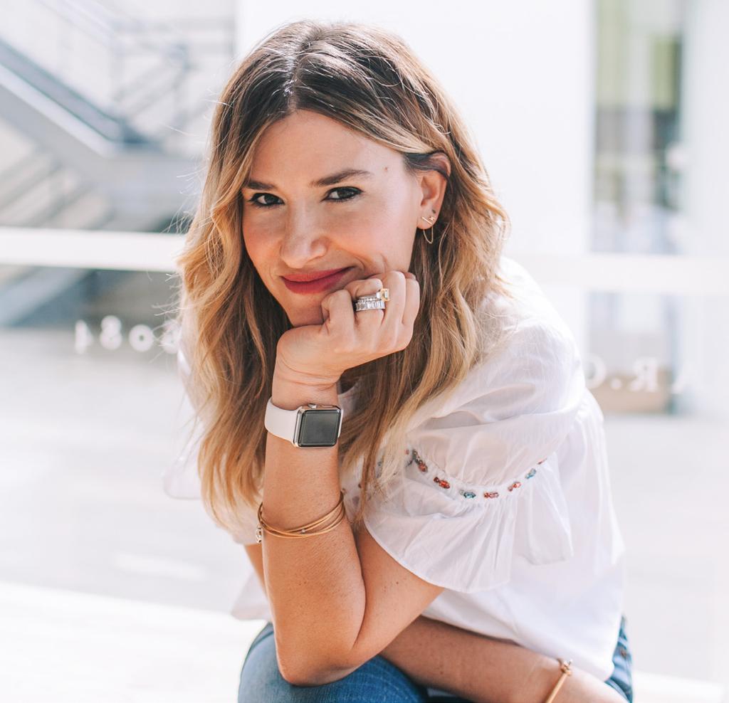 THE BREAKOUT HIT Alli Webb Drybar In 2008, after five years as a stay-athome mom, hairstylist Alli Webb started traveling from home to home in Los Angeles,