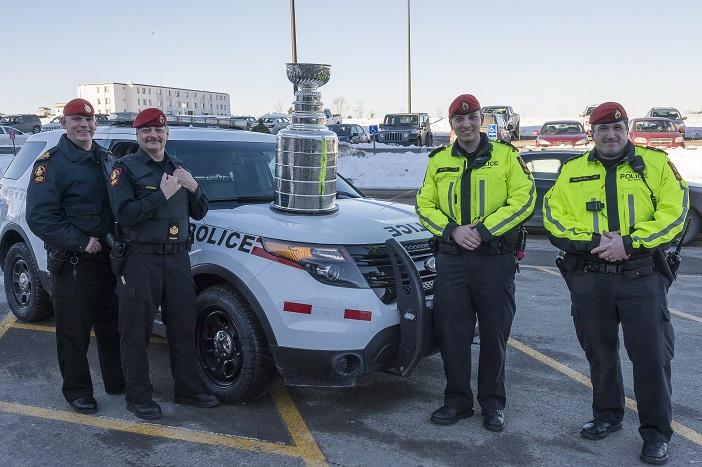 MP WATCHDOGS REPEAT AS CHAMPS AT INTERNATIONAL POLICE HOCKEY TOURNAMENT By Sgt Toby Scott The 56 th Annual International Police Hockey Tournament was hosted by the Brantford Police Service on
