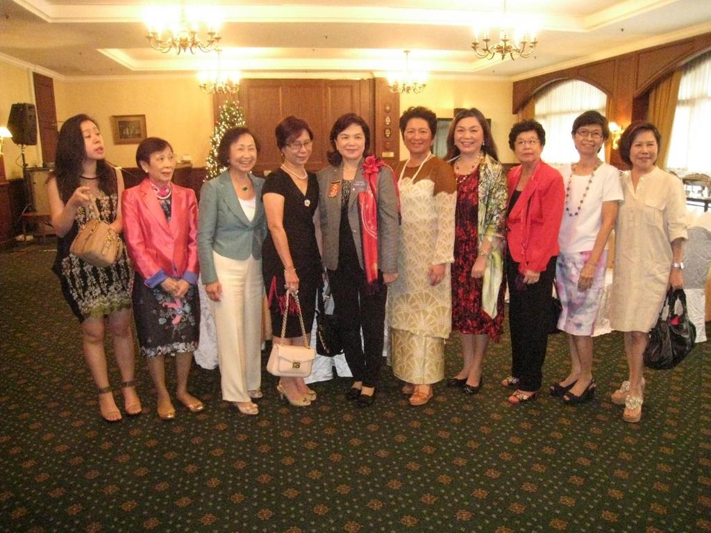 First Lady Corina with spouses of our Past District Governors & Helen (left) who is spouse of DGN Michael Yee.