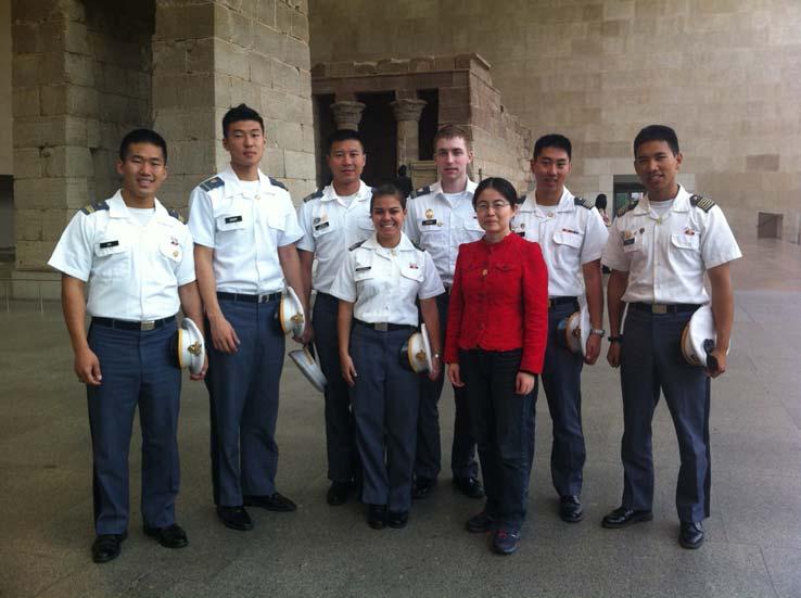 In the photo: Dr. Huang (OIC) and seven cadets from LC476/486 and LN488 visited the Metropolitan Museum of Art.