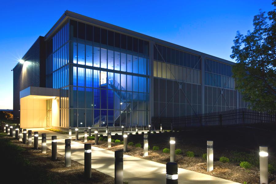 Petascale Computing Facility: Home to Blue Waters, Research Platform for Nation Blue Waters Modern Data Center 90,000+ ft2 total 30,000 ft2 raised floor 20,000 ft2 machine room