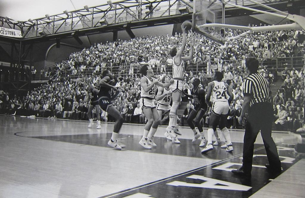 Photo courtesy of the Department of Archives & Special Collections Basketball Game in the Leavey Center 1985-1987 This basketball game was played on the facility s lower court.