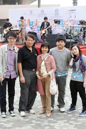 show (from left to right) Mr. Tsoi KW, Mr.