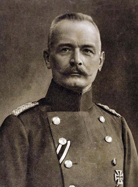 Germany - 1915 OUT Helmuth von Moltke IN Eric von Falkenhayn As early as October 1914 it had become clear to the German Great General Staff that the initial Von Schlieffen strategic plan for a quick