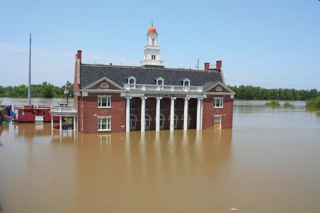 xvi INTRODUCTION Vicksburg, MS, May 12, 2001 The lower floor of the historic Yazoo Mississippi Valley Railroad Station, which is located in Vicksburg, Mississippi, is submerged by the rising