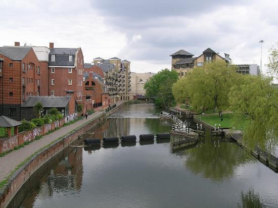 Reading Situated in the Royal County of Berkshire, Reading and its surrounding areas offer a wonderfully diverse and vibrant place to live and work, with easy