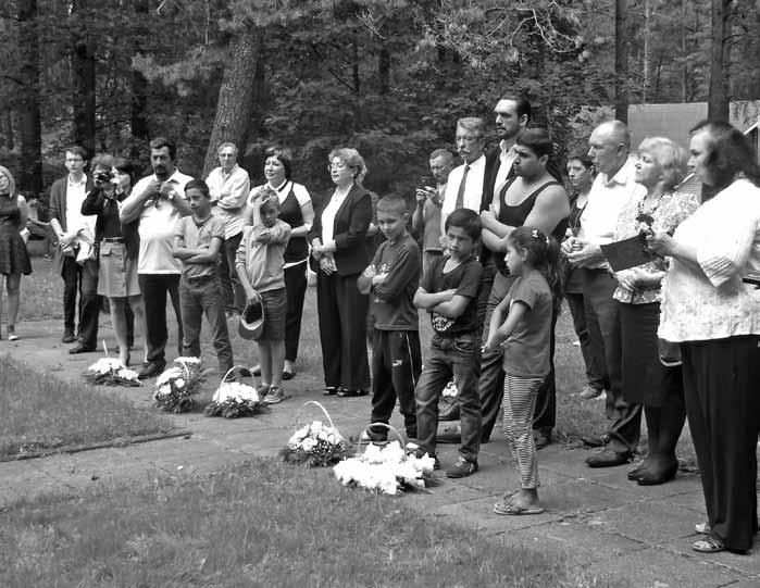 AKTUALIJOS romų holokausto aukų atminimą, t. y. kurioje nors vietoje pastatyti paminklą, prie kurio būtų galima paminėti aukas, padėti gėlių. Tačiau kol kas tokio paminklo nėra.