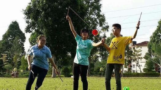 Fun with Chinese Diabolo If you ve passed by the area last month and saw some of our Chinese