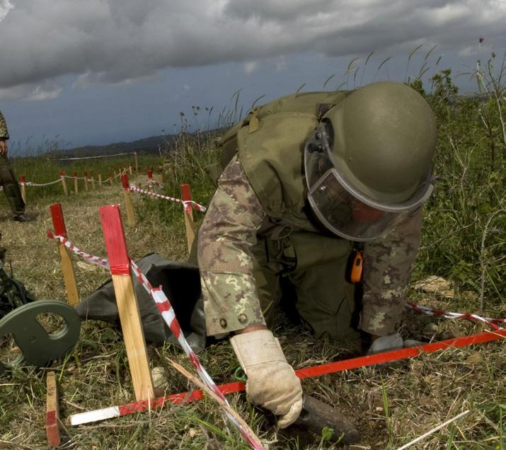support its own operations, UNIFIL conducts mine clearance activities with the support of the UN Mine Action Service (UNMAS).