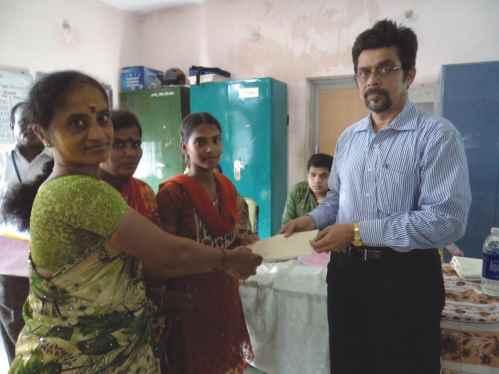 CATCH THEM YOUNG AT MADURAI Mr.Raja vaithiyanathan giving the cheque to the CTY beneficiary Catch Them Young is one of the foremost programs of ADF particularly for the beneficiaries of AMPL.