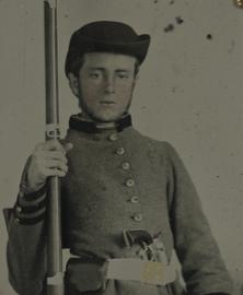 Private Peter Kurtz of the 5 th Virginia wears a coat with distinctive collar facings and three stripes on each sleeve. 24 Note the white webbing belt.