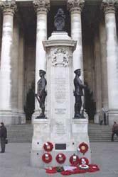 Lest We Forget 33 London Troops Memorial outside the Royal Exchange During the 1920s, numerous war memorials were erected in tribute to the sacrifice of London Territorial Army units during the First