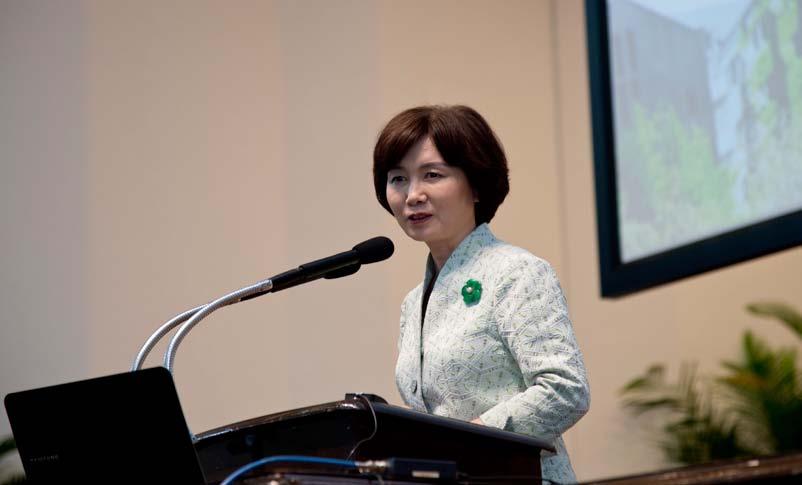 HIGHLIGHTS COMMEMORATION CEREMONY FOR 129 Ewha celebrated its 129th anniversary at the Welch- Ryang Auditorium on Friday, May 29.