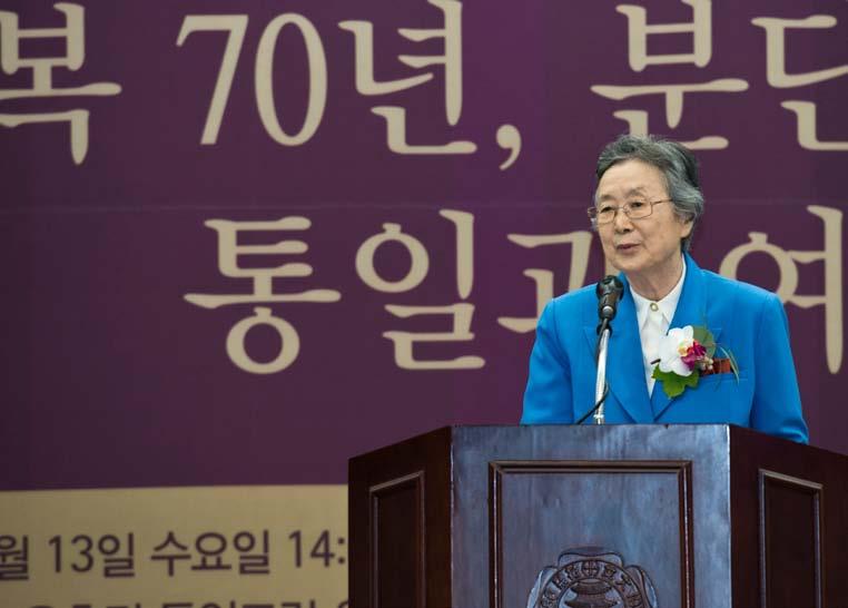 Chulgyun (Digital Media/Korean Language & Literature, renowned novelist who goes by the name of Lee In-hwa), Human Action and Society Structure by Hahm Inhee (Sociology), and Socio Cultural History