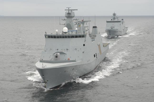 SCANTER 4100 New Radar System for Naval Sea and Air Surveillance Courtesy of the Royal Danish Naval Materiel Command Today s naval sea and air surveillance systems must provide means to