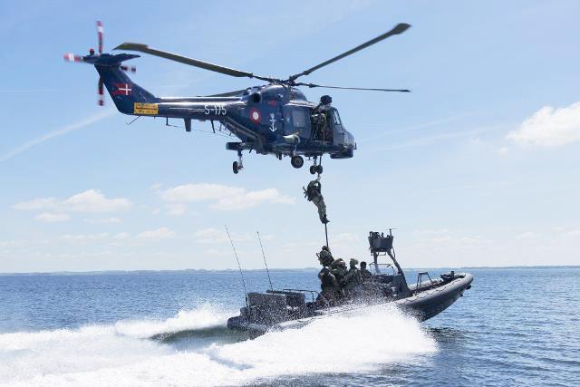 The squadron uses its Lynx helicopters, soon to be Seahawks, for maritime surveillance, fisheries inspection, transport, support for the police, search and rescue at sea and for upholding Danish