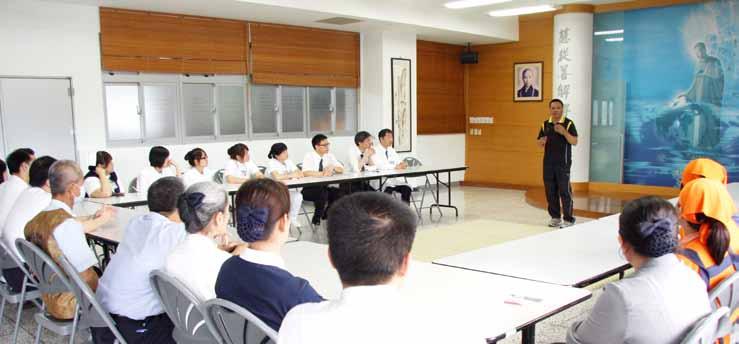 Do Not Panic in an Emergency The Hualien County Police Department was invited to teach medical The superintendent of hospital, Yuh-Lin Chang expressed gratefulness to the gardening volunteers.