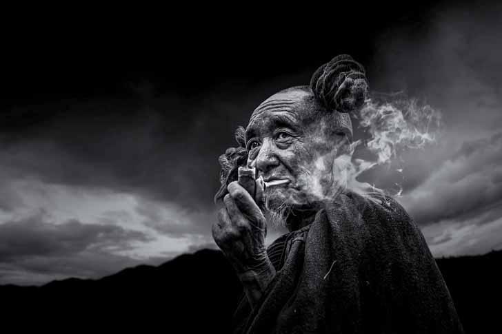 Yibin, China, smoker   Yibin, China, Yi