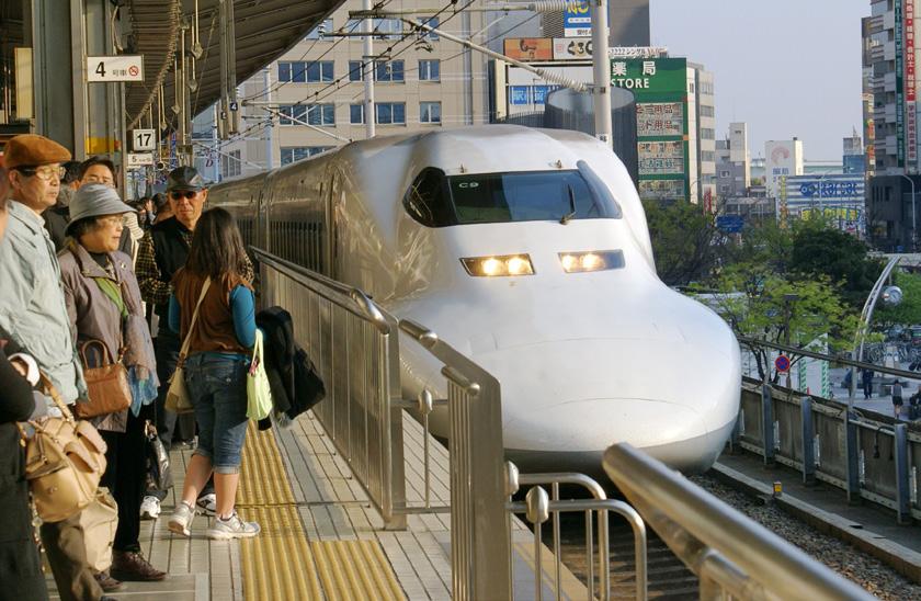 CHAPTER 3: Recommendations flickr user Shuichi Aizawa The high-speed rail station in Nagoya, Japan, demonstrates key attributes of successful station area development, particularly for an