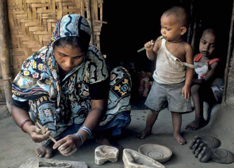 Out-of-Pocket Spending on Maternal and Child Health in Asia and the Pacific Impact of Maternal and Child Health Private Expenditure on Poverty and Inequity in Bangladesh Out-of-Pocket