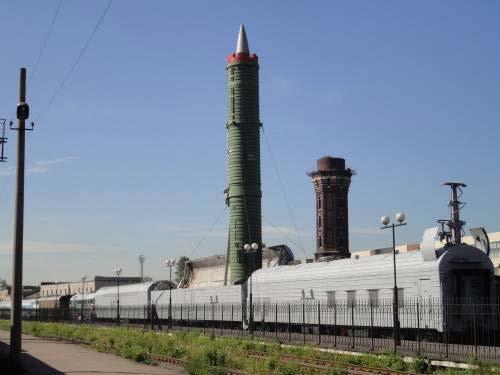New ICBMs: Rail-mobile missile Old rail-mobile missile: RT-23UTTH/SS-24 Launch weight 104.