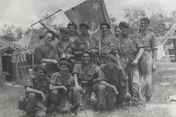 Marines of S troop 42 Commando Royal Marines at Ipoh, Perak, Malaya, c1952 ROYAL MARINES The Malayan Emergency 1950-1952 by Captain Derek Oakley MBE RM In July 1949, Communist China threatened the