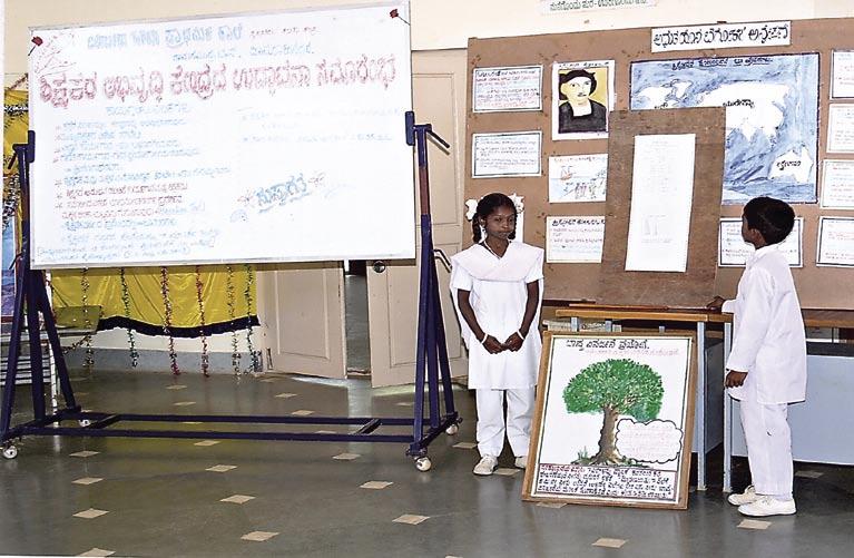 Institutional grants : Education S I R R A T A N T A T A T R U S T A N N U A L R E P O R T 2 0 0 6-2 0 0 7 Children make a presentation on water saving at the Deenabandhu Primary School in