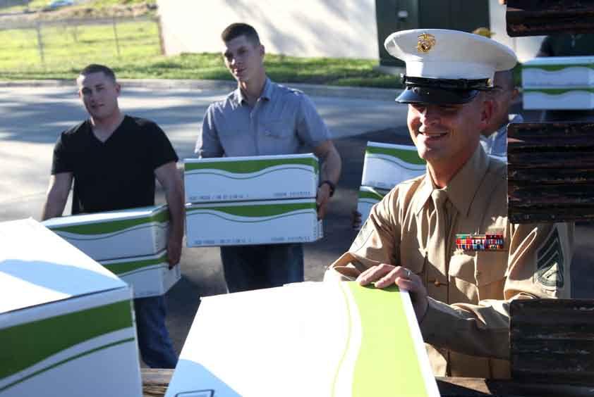 Giving back: Community gives thanks to Marines, sailors during Thanksgiving Story and photos by Cpl. Khoa Pelczar FALLBROOK, Calif.