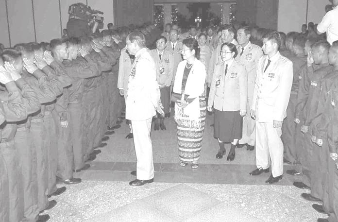 10 THE NEW LIGHT OF MYANMAR Friday, 8 January, 2010 Vice-Senior General Maung Aye addresses (from page 16) Command Maj-Gen Win Myint, Ministers Maj-Gen Khin Maung Myint, U Thaung, Brig-Gen Thein Zaw,