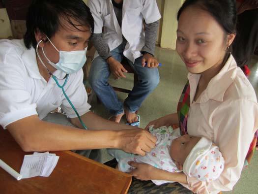 Pediatric team (1 pediatrician, 2 assisting