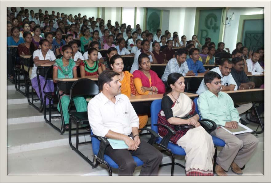 students of Sumandeep Nursing College were present for the seminar.